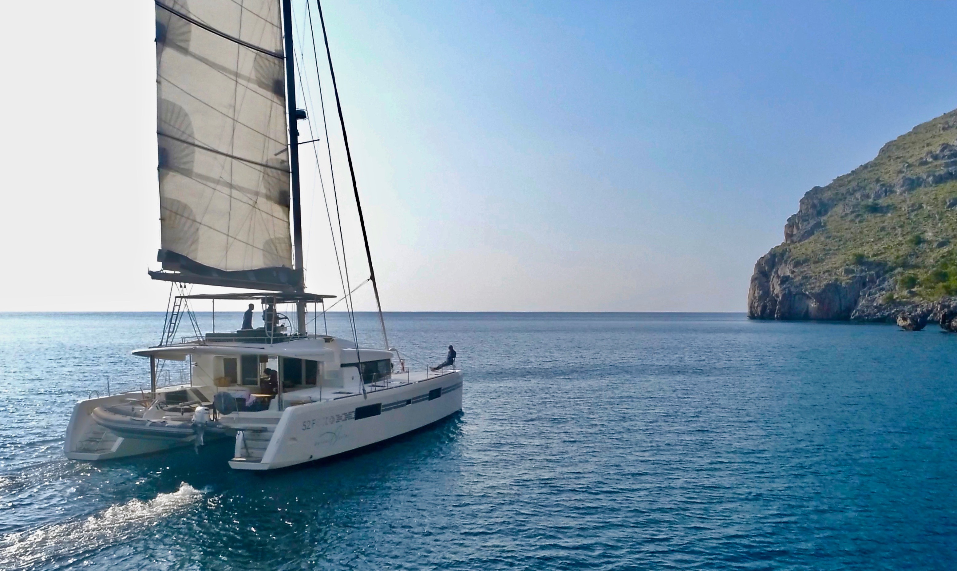 Alquiler Lujoso catamarán por la Costa Norte de Mallorca